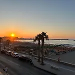 Beachfront Paradise Apartmán