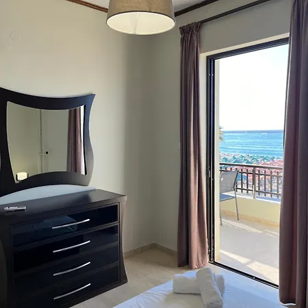 Beachfront Paradise Apartmán