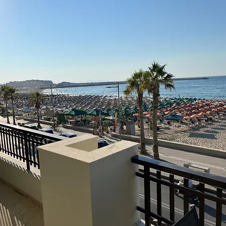Beachfront Paradise Apartmán