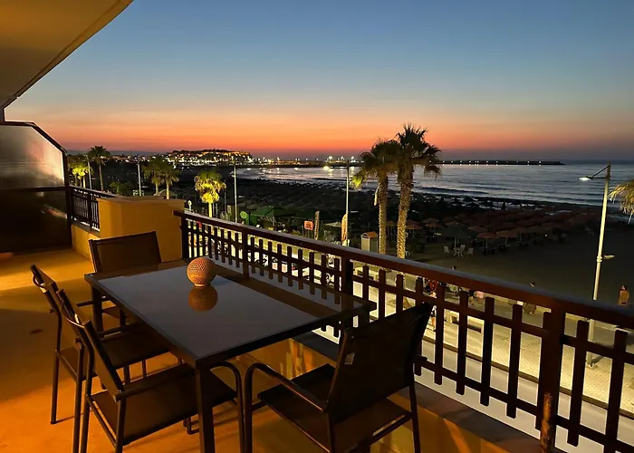 Beachfront Paradise Apartment *