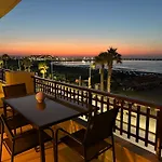 Beachfront Paradise Apartment *