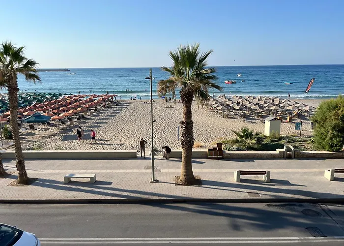 Beachfront Paradise Apartament *